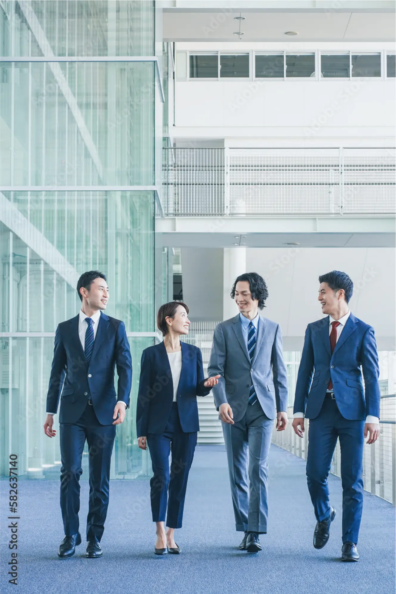 中小製造業の経営者と営業の打合せ